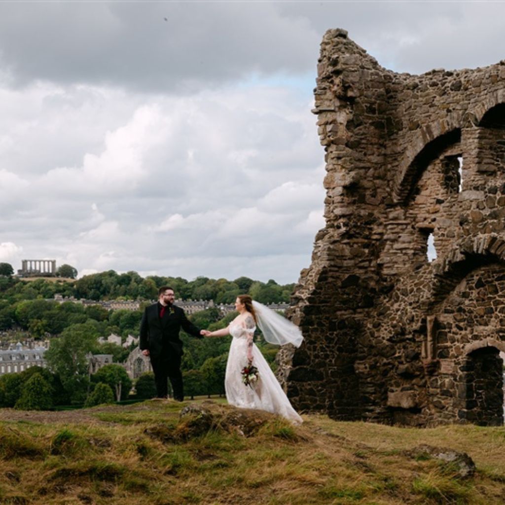 Edinburgh elopement wedding_credit_WildlingWeddings